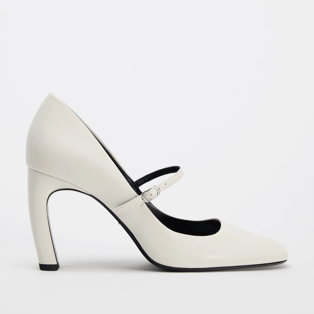 Mary Jane Heeled pumps